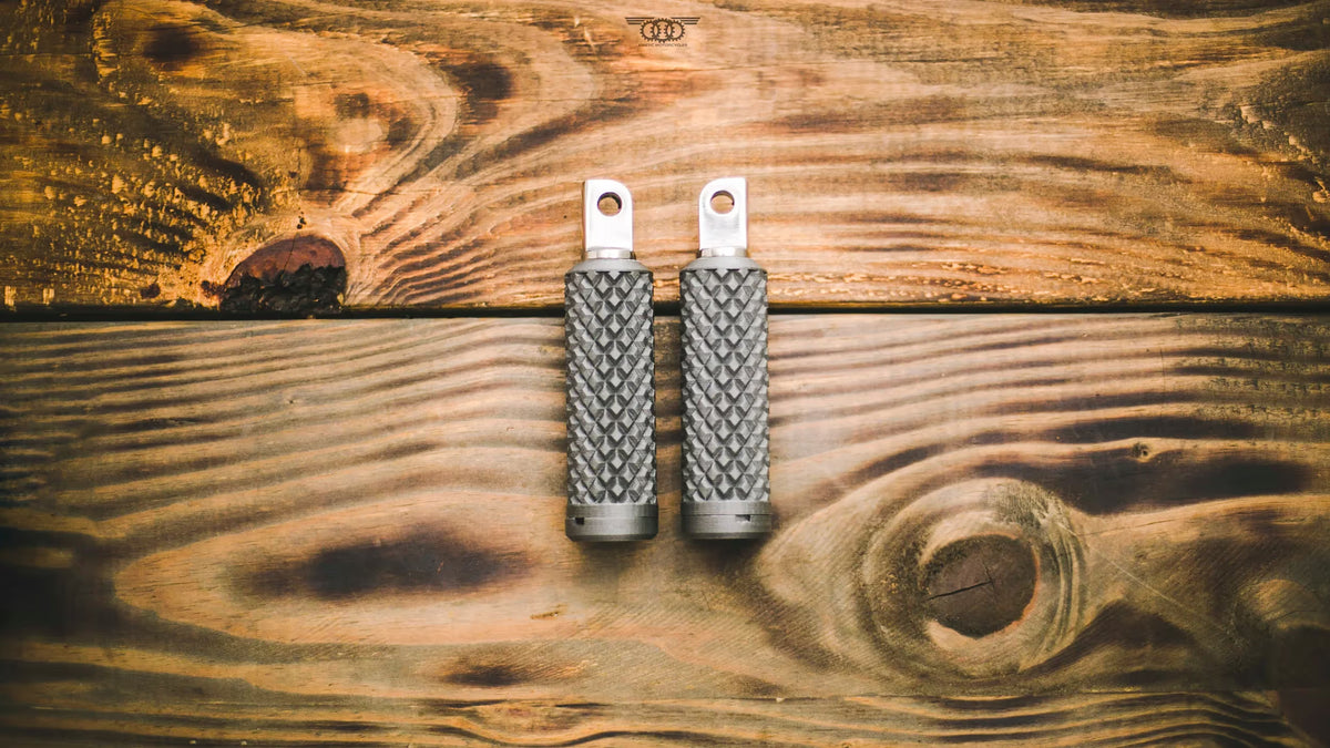 Heavy Knurl Footpegs – Carbon Composite Aggressive Grip for Harley Sportster