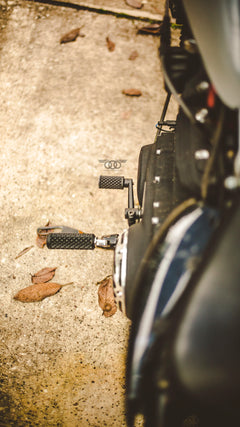 Heavy Knurl Footpegs – Carbon Composite Aggressive Grip for Harley Sportster