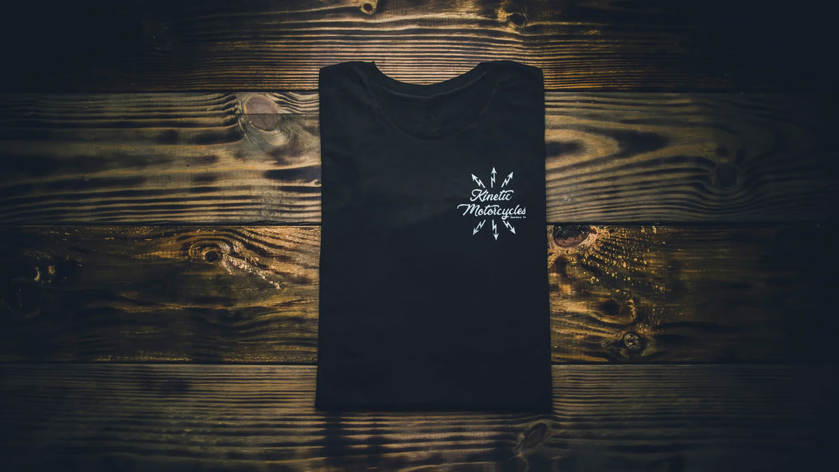 Retro Arrows Tee | Metallic Silver Print